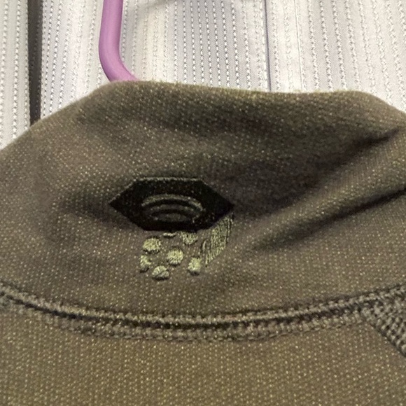 50%off w♥️ 
Mountain Hardwear 1/2 Zip Sweater Athletic Men #3 🐊. thumb holes - Picture 6 of 7